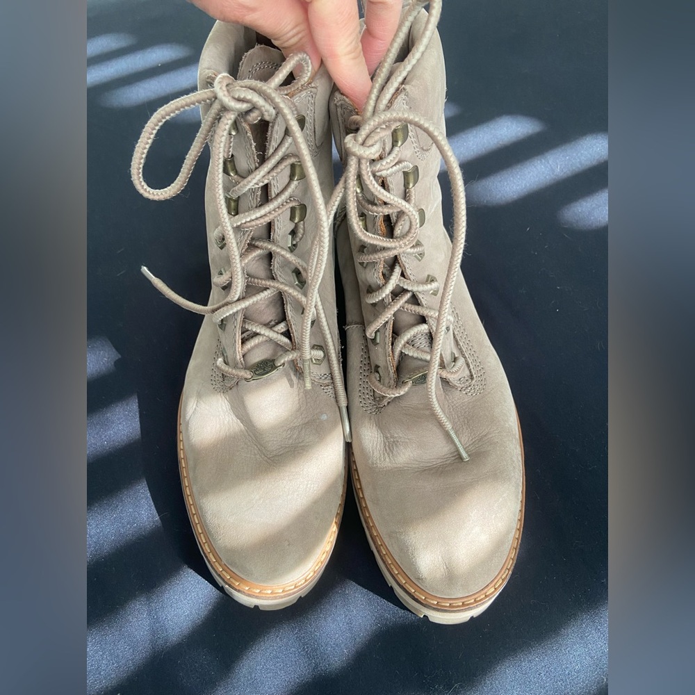 Womens Light tan Timberland boots size 8.5